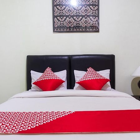 OYO 1682 Greenia Hotel Kupang  Buitenkant foto