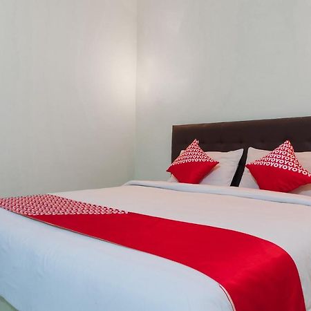 OYO 1682 Greenia Hotel Kupang  Buitenkant foto