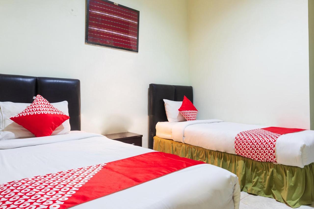 OYO 1682 Greenia Hotel Kupang  Buitenkant foto