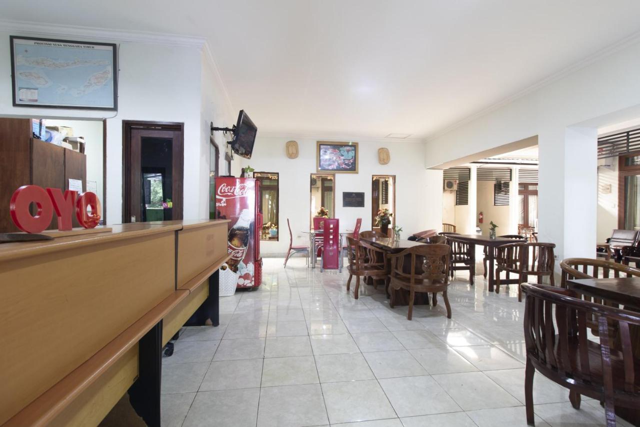 OYO 1682 Greenia Hotel Kupang  Buitenkant foto