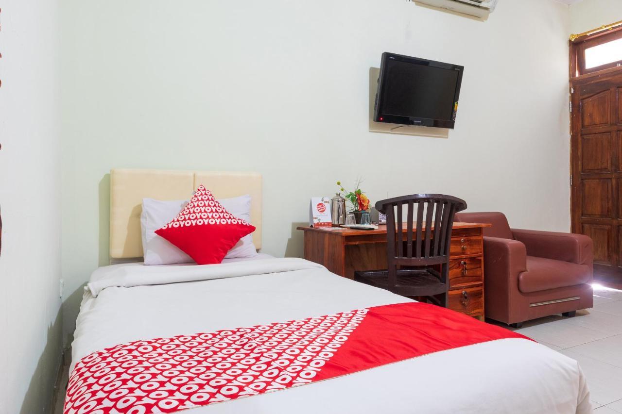 OYO 1682 Greenia Hotel Kupang  Buitenkant foto