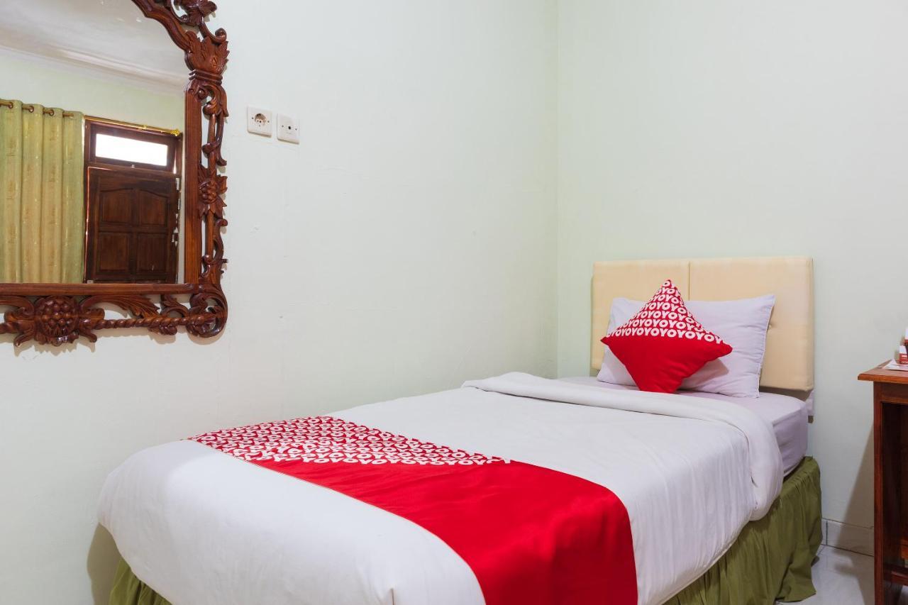 OYO 1682 Greenia Hotel Kupang  Buitenkant foto