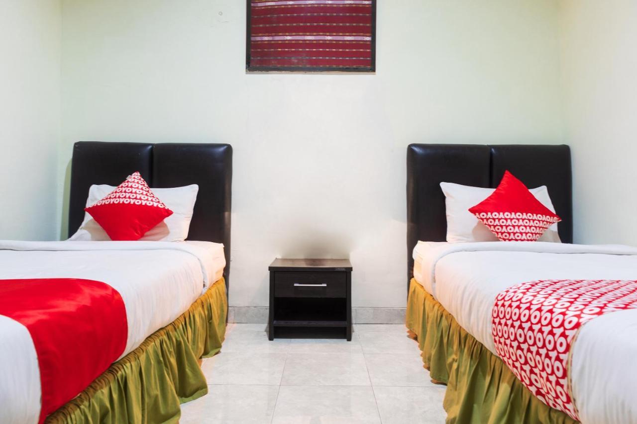 OYO 1682 Greenia Hotel Kupang  Buitenkant foto