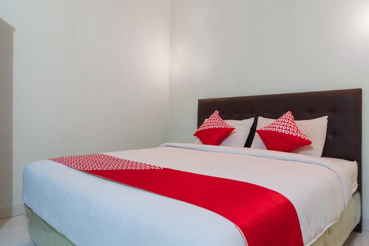 OYO 1682 Greenia Hotel Kupang  Buitenkant foto