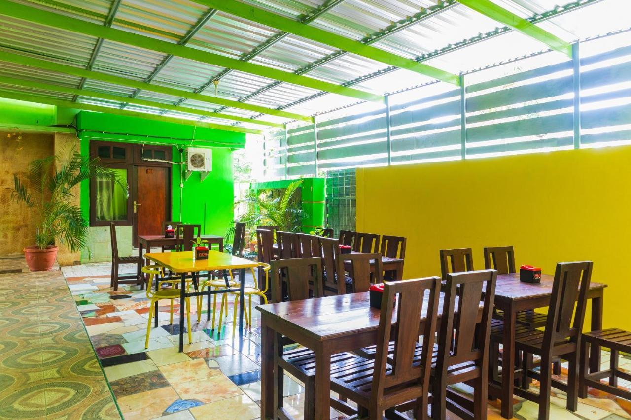 OYO 1682 Greenia Hotel Kupang  Buitenkant foto