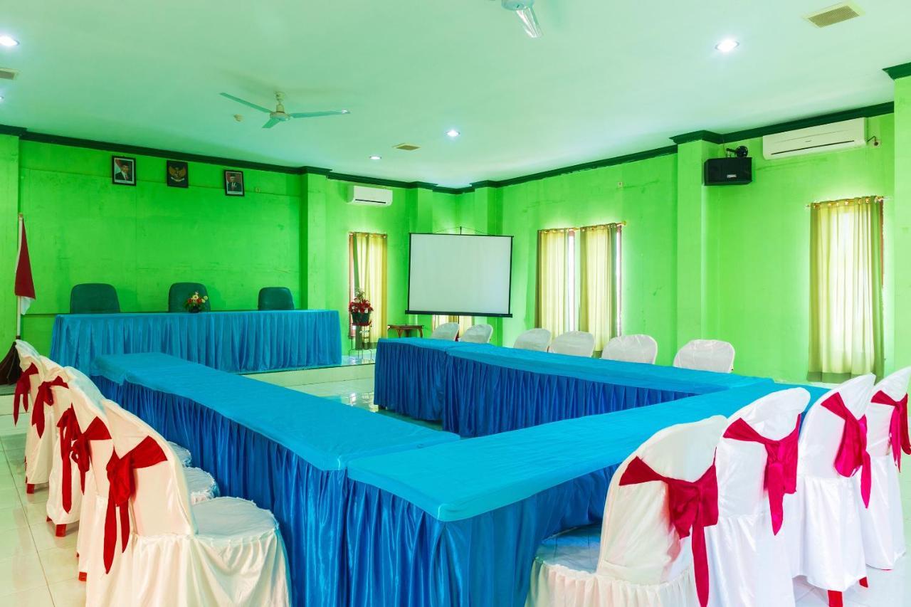 OYO 1682 Greenia Hotel Kupang  Buitenkant foto