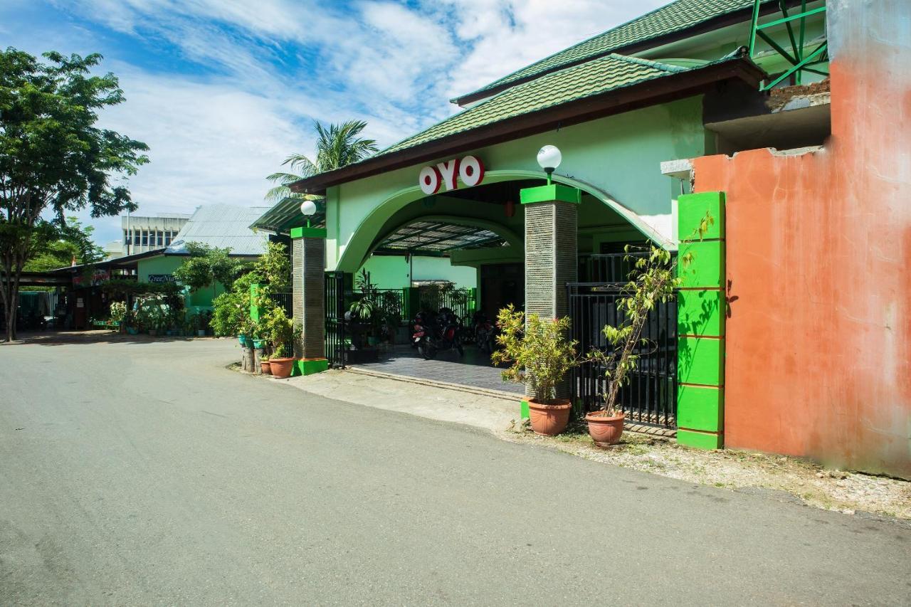 OYO 1682 Greenia Hotel Kupang  Buitenkant foto