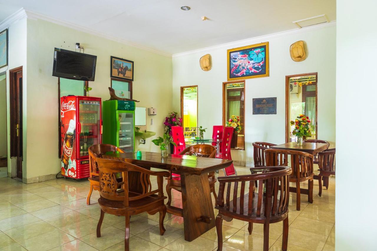 OYO 1682 Greenia Hotel Kupang  Buitenkant foto