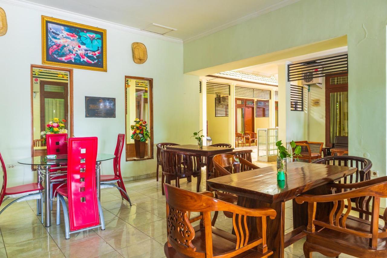 OYO 1682 Greenia Hotel Kupang  Buitenkant foto