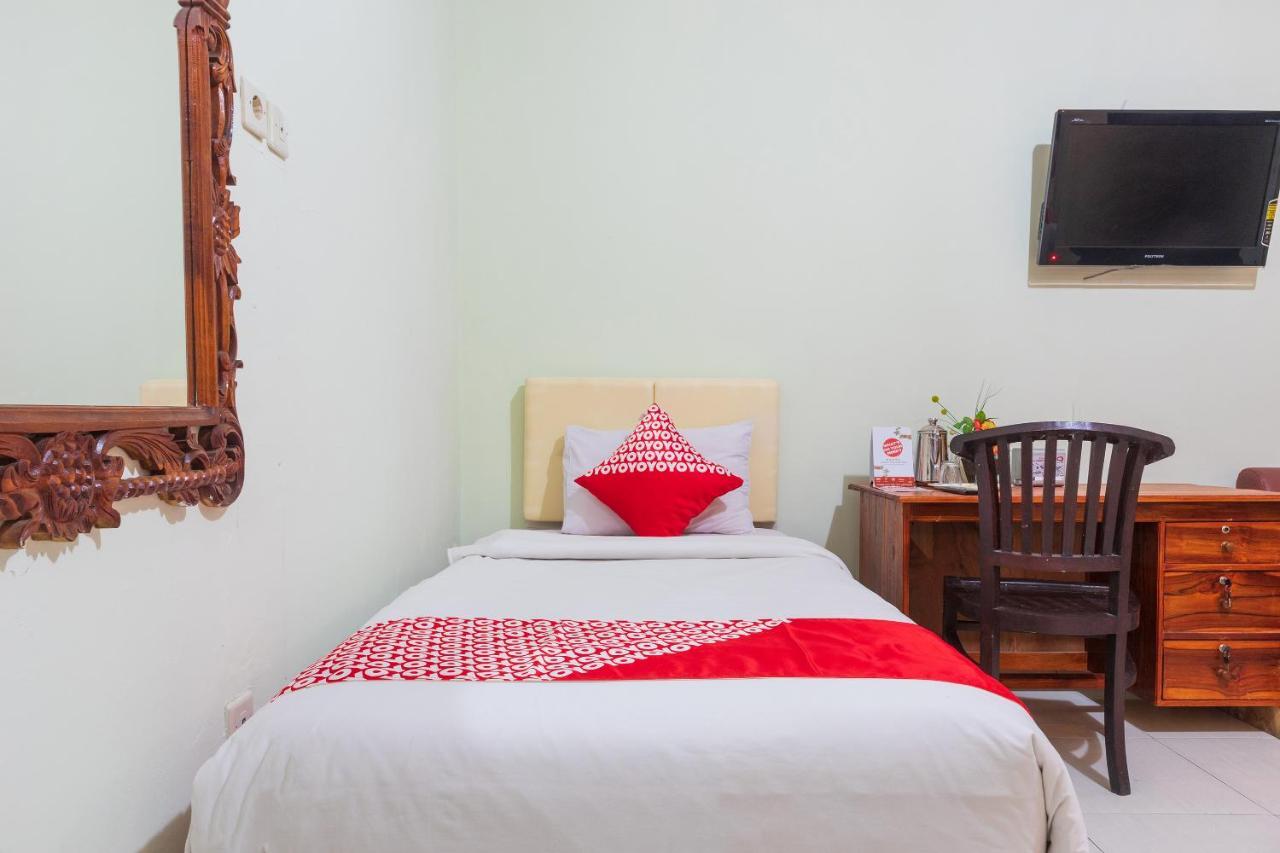 OYO 1682 Greenia Hotel Kupang  Buitenkant foto