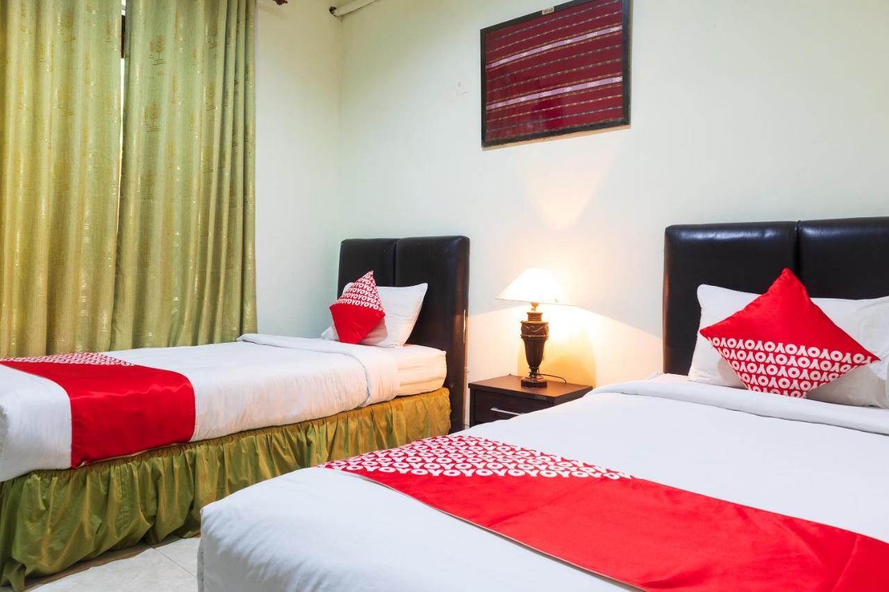 OYO 1682 Greenia Hotel Kupang  Buitenkant foto