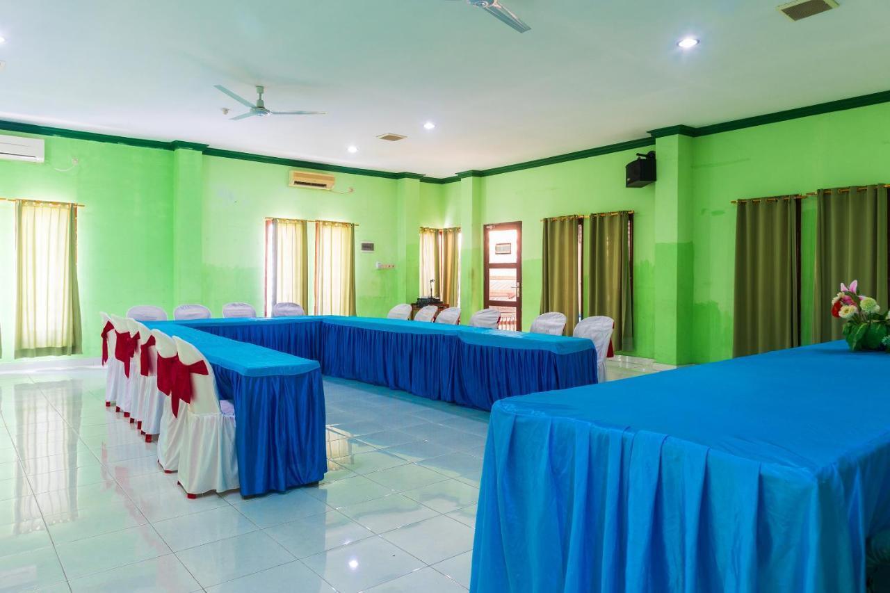 OYO 1682 Greenia Hotel Kupang  Buitenkant foto