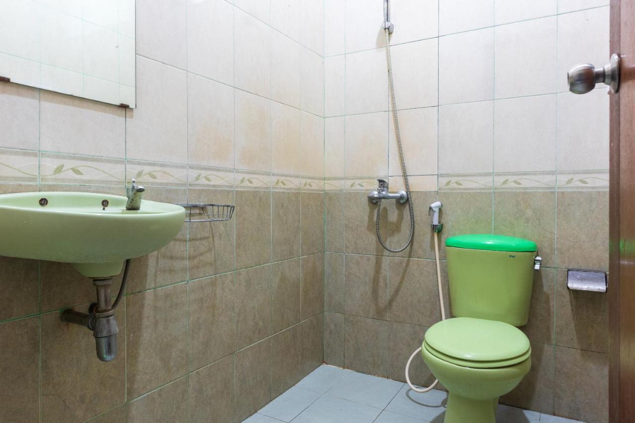 OYO 1682 Greenia Hotel Kupang  Buitenkant foto