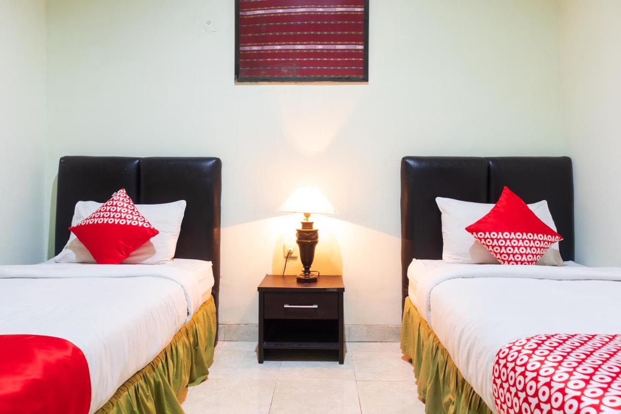 OYO 1682 Greenia Hotel Kupang  Buitenkant foto