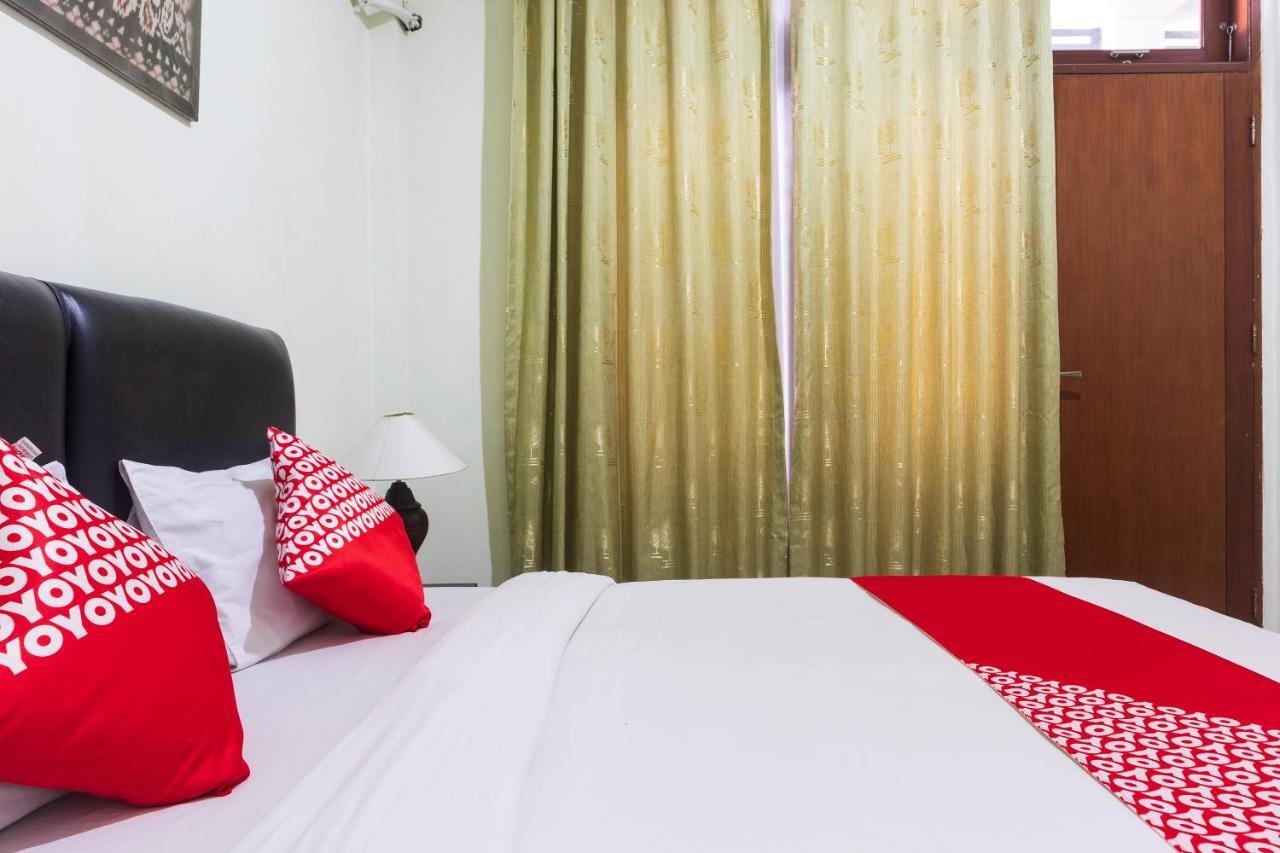 OYO 1682 Greenia Hotel Kupang  Buitenkant foto