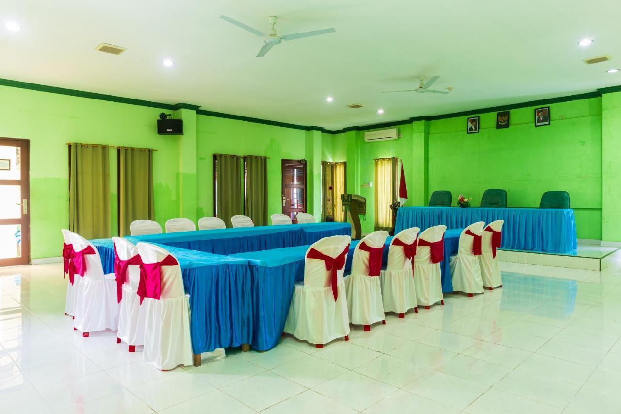 OYO 1682 Greenia Hotel Kupang  Buitenkant foto