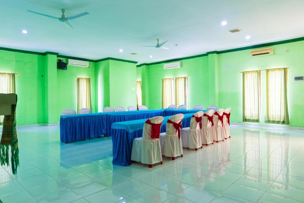 OYO 1682 Greenia Hotel Kupang  Buitenkant foto
